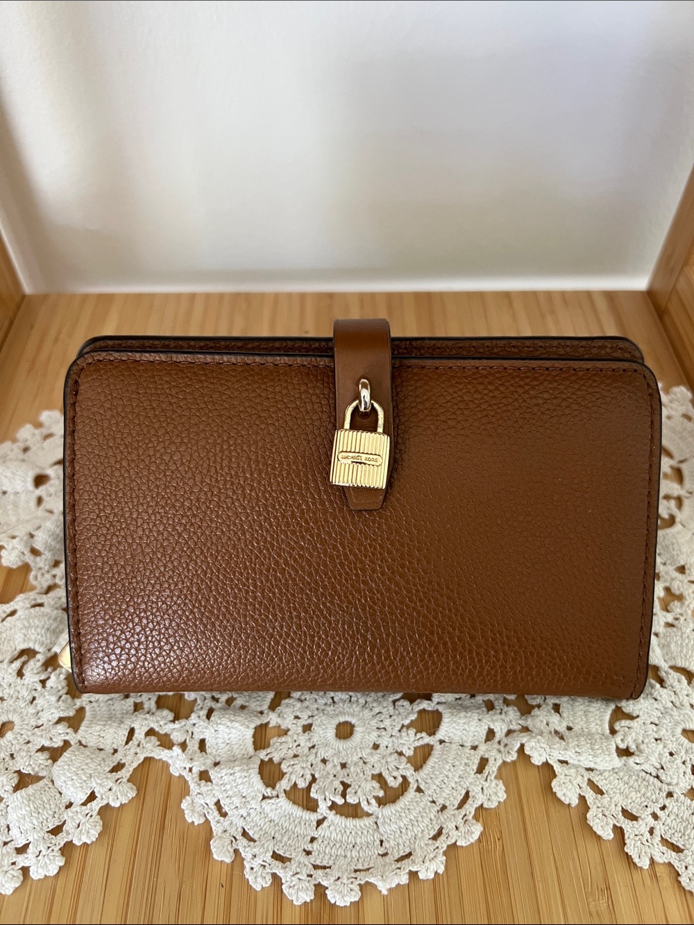 Michael Kors browns leather wallet with gold lock accent